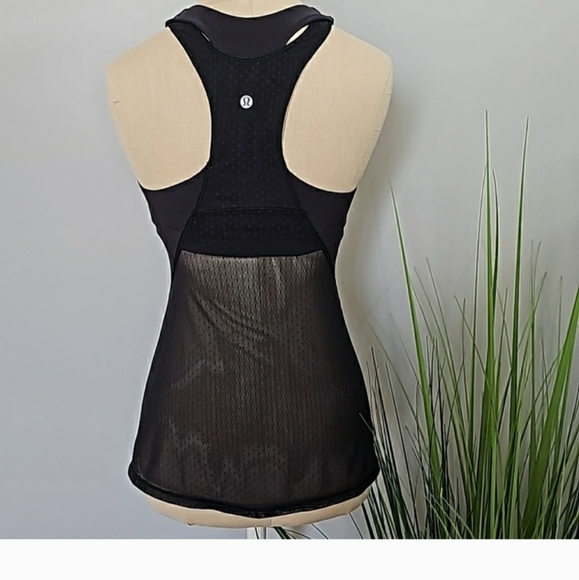 Lululemon Body Con Tank in Black - Picture 2 of 3